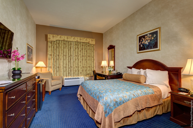 Bedroom 3, Best Western Plus Mentor-Cleveland Northeast, Lake
