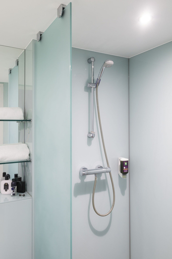Bathroom 4, Novotel Wolverhampton, Wolverhampton