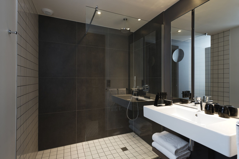 Bathroom 5, Melia Paris La Defense, Hauts-de-Seine