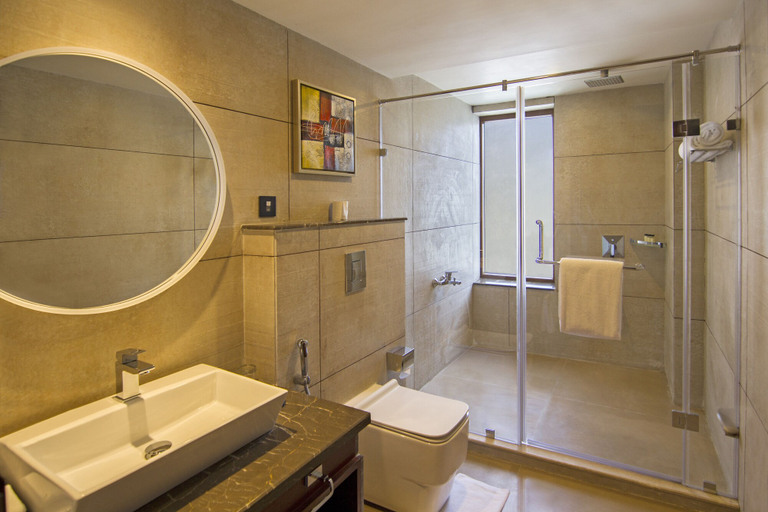 Bathroom 3, The Abduz Leh, Leh