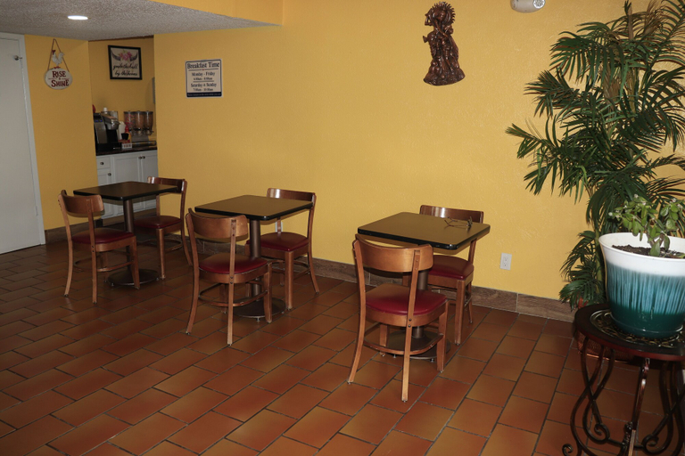 Food & Drinks 5, Chaparral Motel, Lavaca