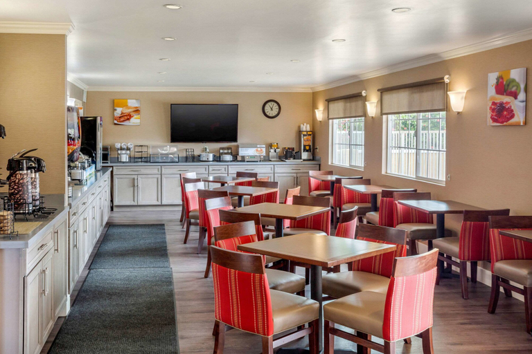 Food & Drinks 5, Comfort Inn Castro Valley, Alameda