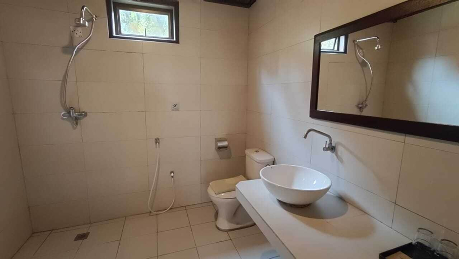 Bathroom 3, Sentosa Villa, Larut and Matang