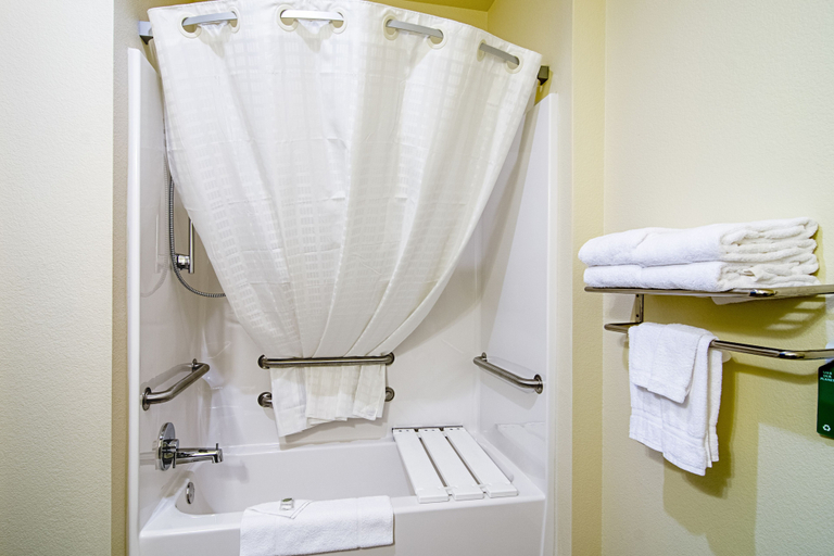 Bathroom 4, Cobblestone Inn & Suites - Vinton, Calcasieu