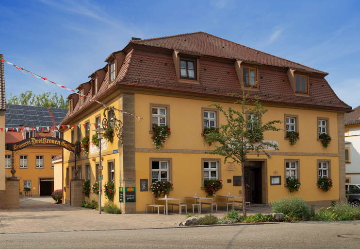 Exterior & Views 23