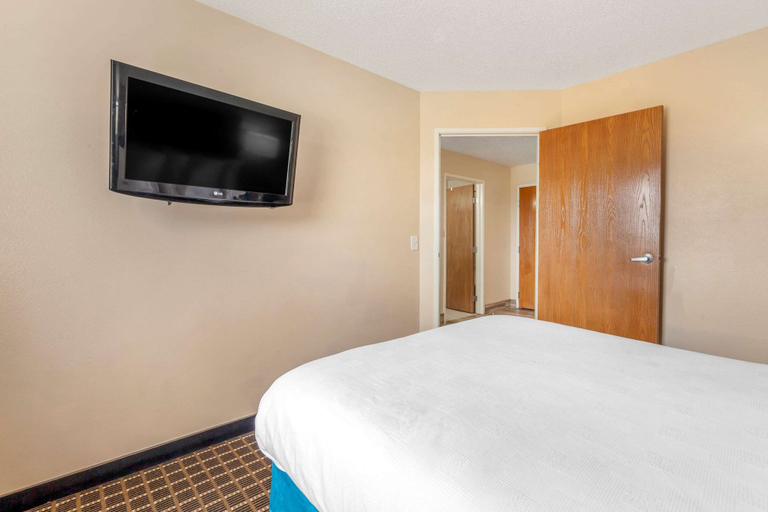 Bedroom 3, MainStay Suites Dubuque at Hwy 20, Dubuque