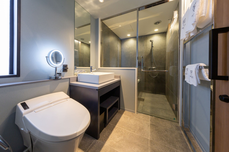 Bathroom 4, The Royal Park Canvas - Ginza 8, Chūō