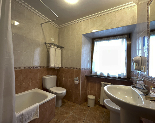 Bathroom 4, Hotel Rural La Ruta de Cabrales, Asturias