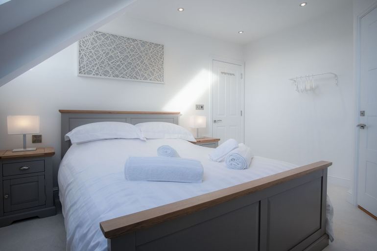 Bedroom 3, Skylark - 2 Bedroom Apartment - Tenby, Pembrokeshire