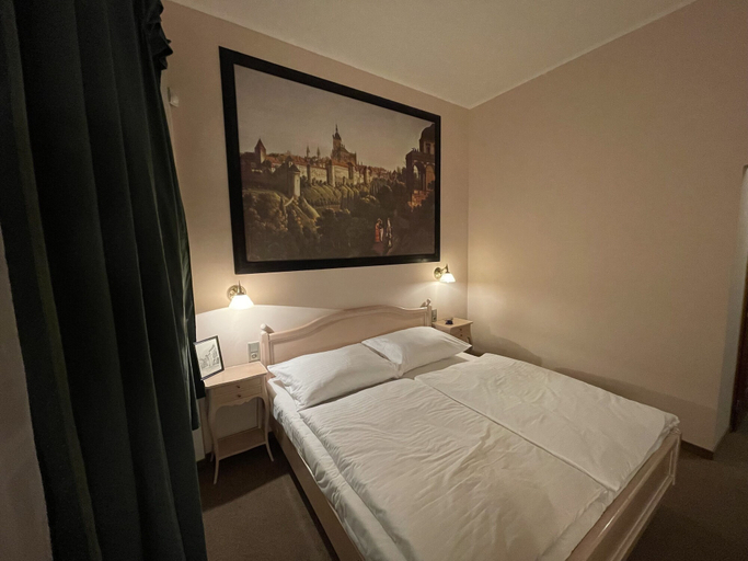 Bedroom 2, U Cervene Zidle, Praha 1