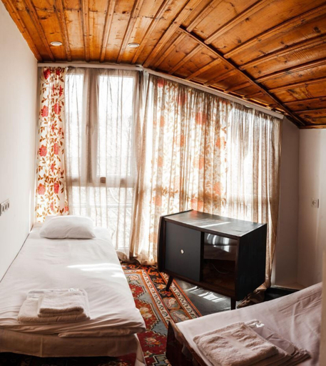 Bedroom 2, Etiuni The Forgotten Kingdom