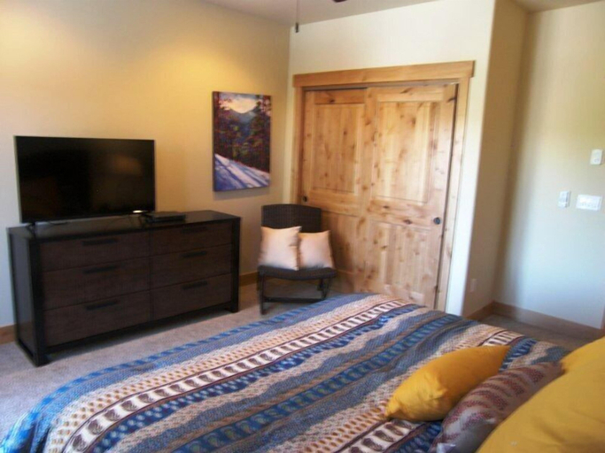 Bedroom 2, Maggie Townhome 3 Bed 3 Bath, Summit