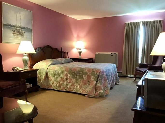 Bedroom 3, Rollo Bay Inn, Kings