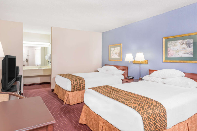 Bedroom 3, Days Inn by Wyndham Lavonia, Franklin