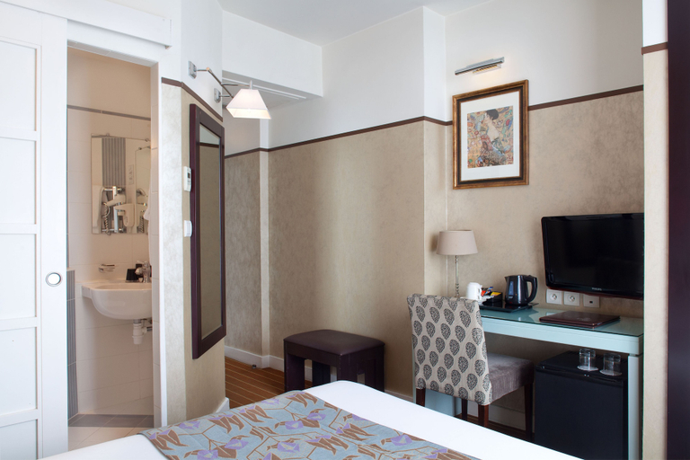 Bedroom 4, Hotel Eiffel Seine, Paris