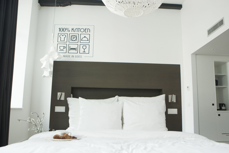 Bedroom 4, Hotel & Brasserie Katoen, Goes