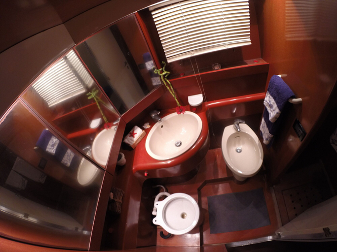 Bathroom 4, Yacht Suite Sorrento, Napoli