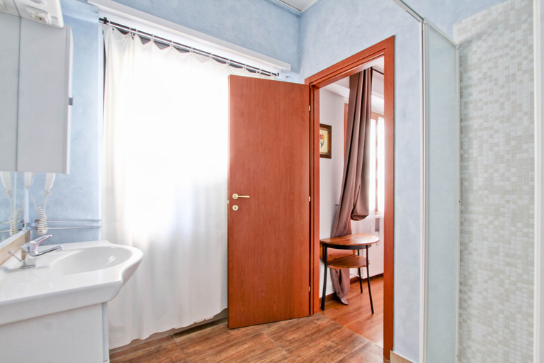 Bathroom 4, Vacanze a Roma, Rome