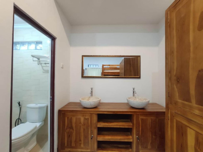 Bathroom 9