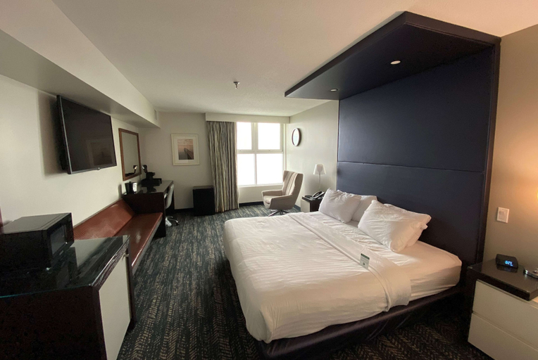 Bedroom 4, 41 Lakefront Hotel, Trademark Collection By Wyndham, Ontario