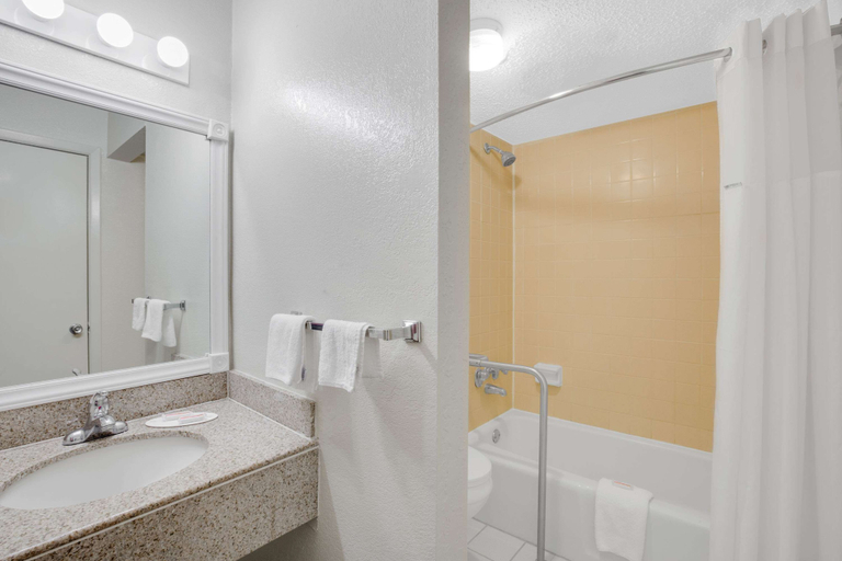 Bathroom 4, Days Inn by Wyndham Asheville West, Buncombe