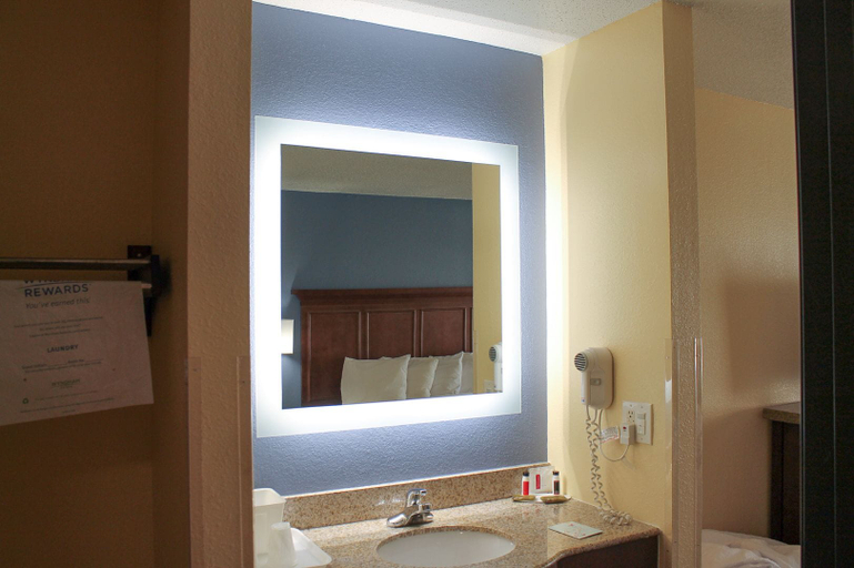 Bathroom 3, Days Inn by Wyndham Batavia Ohio, Clermont