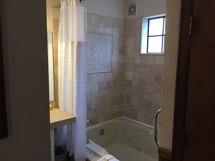 Bathroom 4, Seacrest Inn, Los Angeles