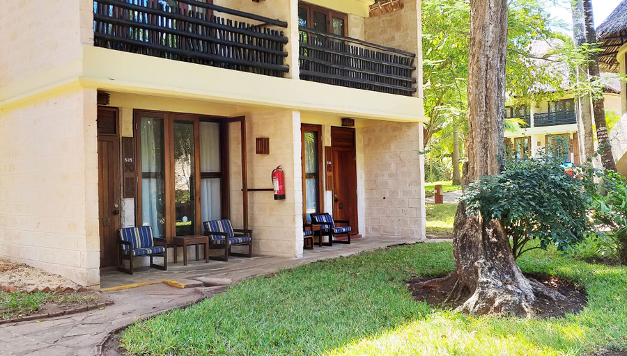 Exterior & Views 2, Baobab Beach Resort & Spa, Msambweni