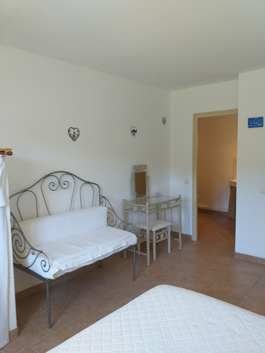 Bedroom 3, Cante Grillet, Vaucluse