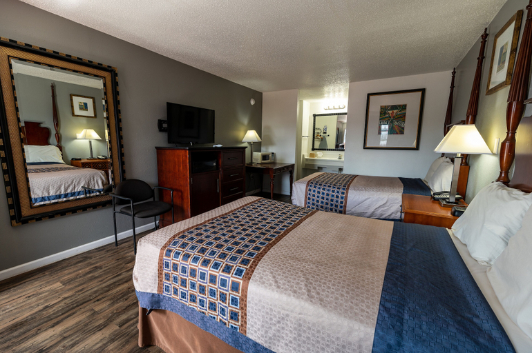 Bedroom 2, American Inn & Suites Russellville, Pope