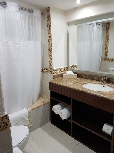Bathroom 3, El Cid La Ceiba Beach All Inclusive, Cozumel