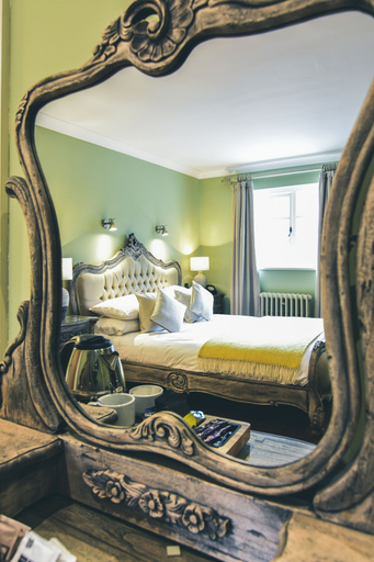 Bedroom 2, The Priory Hotel and Restaurant, Newport