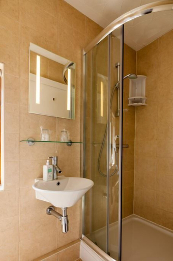 Bathroom 3, Langdon Farm Guest House, Pembrokeshire