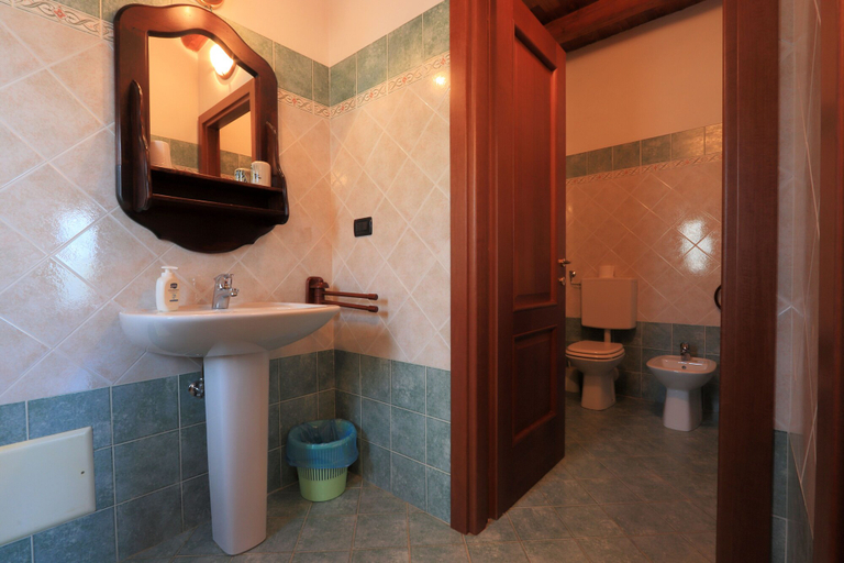 Bathroom 4, Agriturismo Bevione Davide, Cuneo