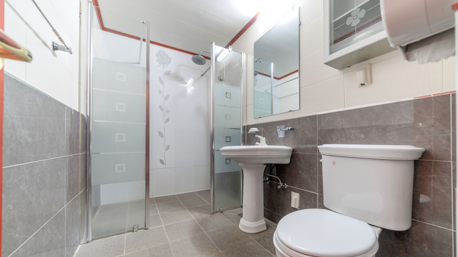 Bathroom 5, Grim Resort, Jeju