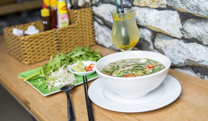 Food & Drinks 5, Hoang Dung Hotel – Hong Vina, District 1