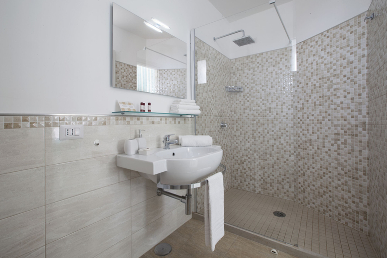 Bathroom 5, Villa Iolanda, Napoli