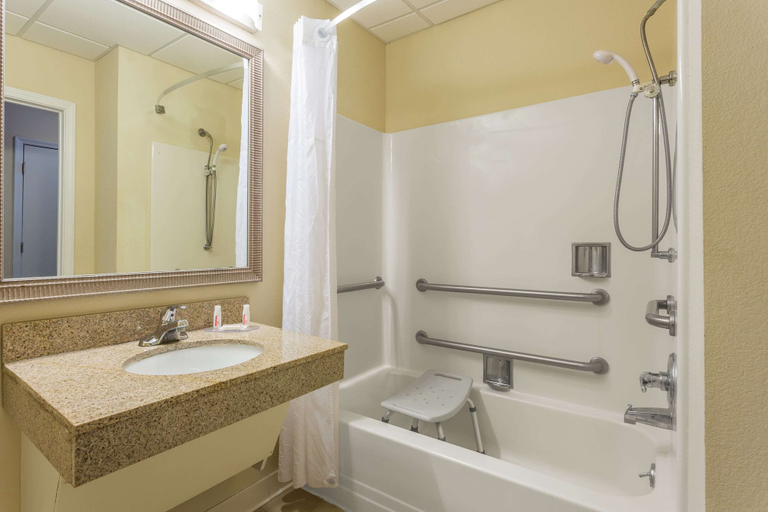 Bathroom 5, Baymont by Wyndham Cornelia, Habersham