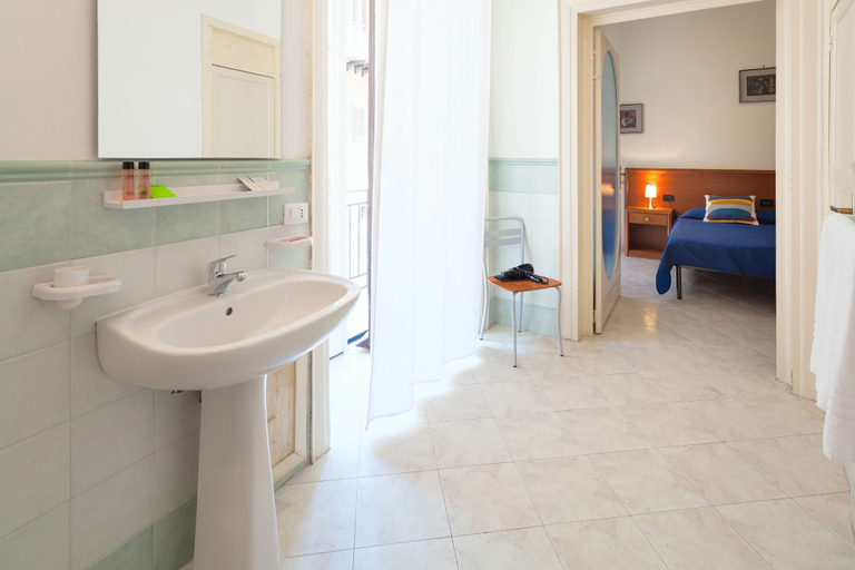 Bathroom 5, Al Piazza Marina B&B, Palermo