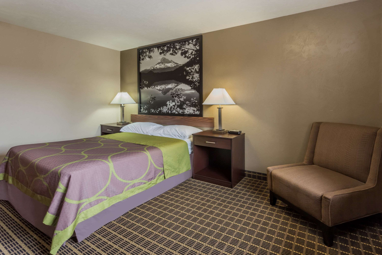 Bedroom 3, Super 8 by Wyndham Corvallis, Benton