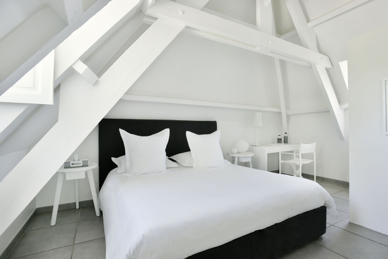 Bedroom 4, White 1921 Saint-Tropez, Var