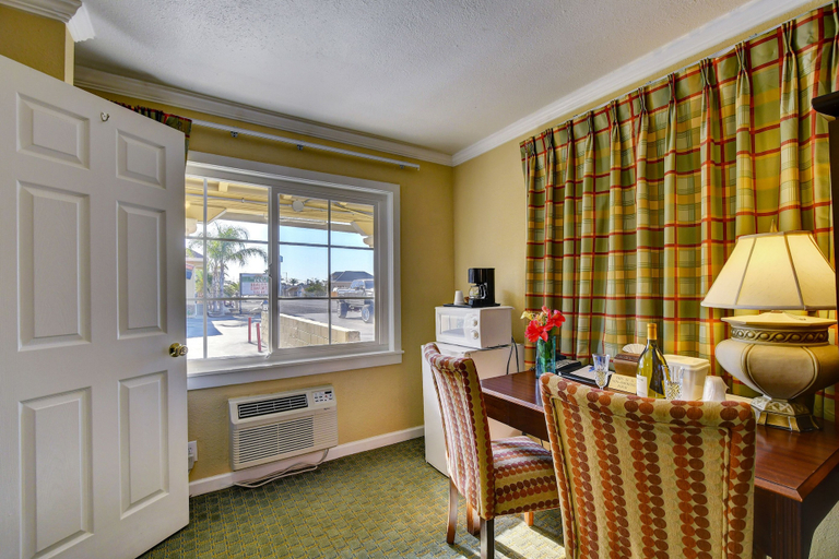 Others 3, Traveler's Inn, Colusa
