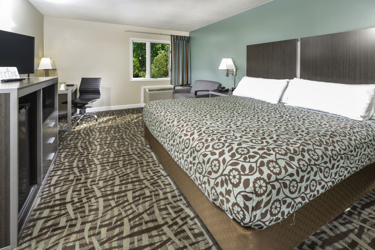 Bedroom 3, BridgePointe Inn & Suites, Pottawattamie