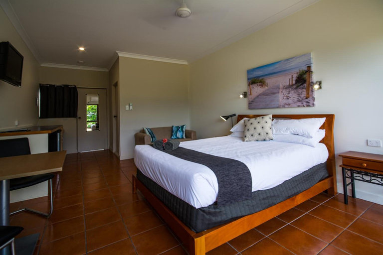 Bedroom 3, Birch Motel Bowen, Bowen