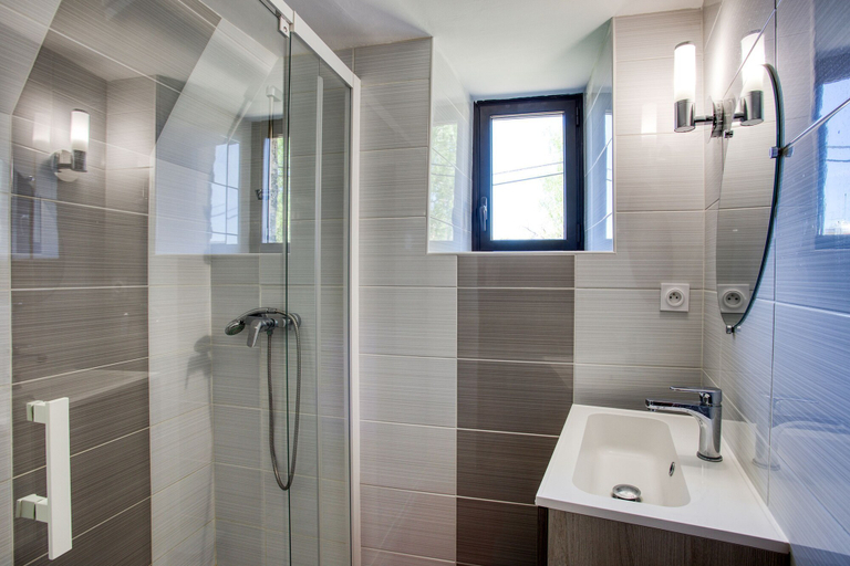 Bathroom 4, Combas Village De Gites, Dordogne
