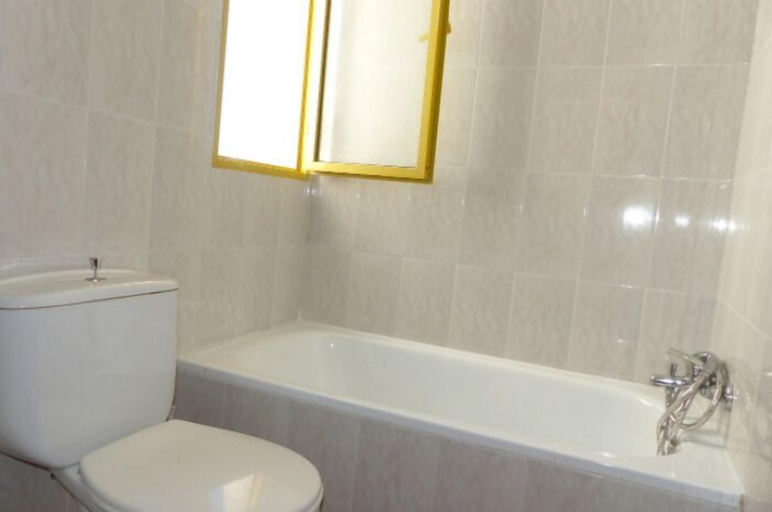 Bathroom 5, Estribor, Cádiz