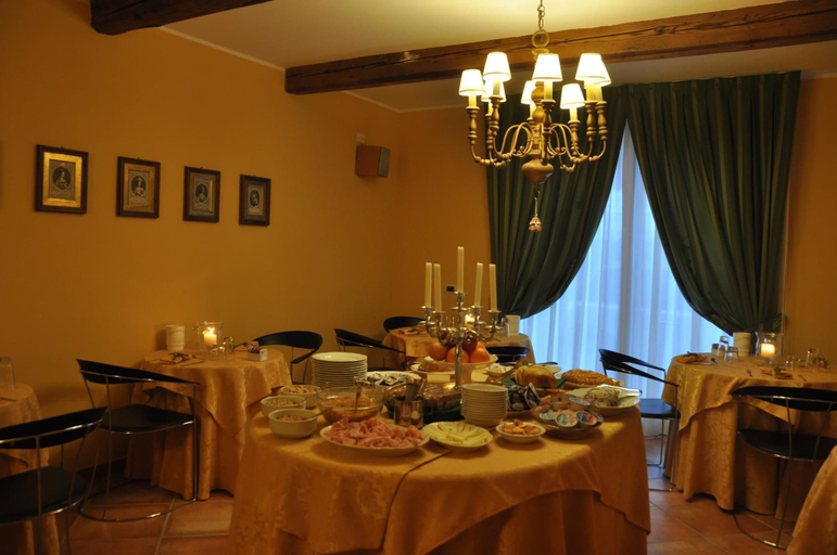 Food & Drinks 4, Piazza Nova Guest House, Ferrara