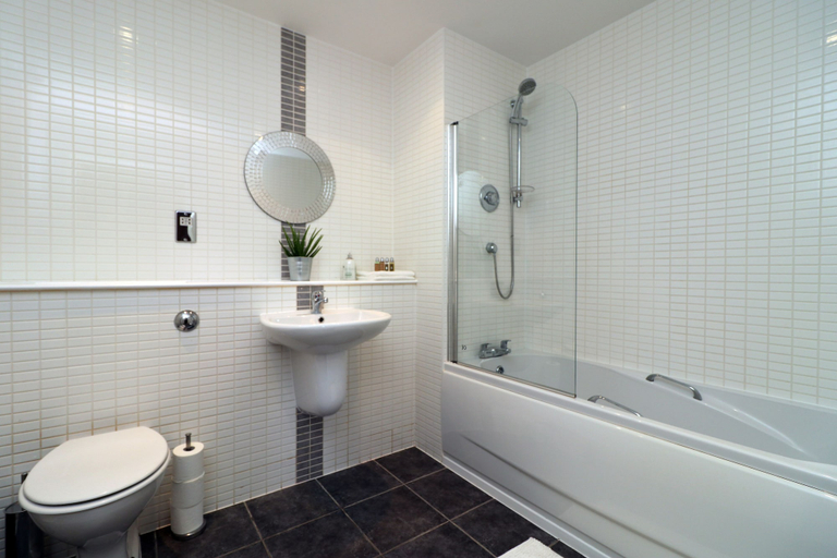 Bathroom, Stay Central Century Wharf, Cardiff