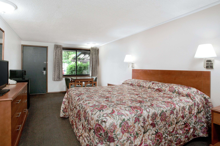 Bedroom 2, Knights Inn Pittston, Luzerne