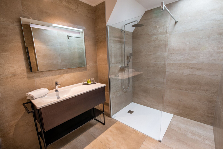 Bathroom, Hôtel Haras de la Potardière, Sarthe